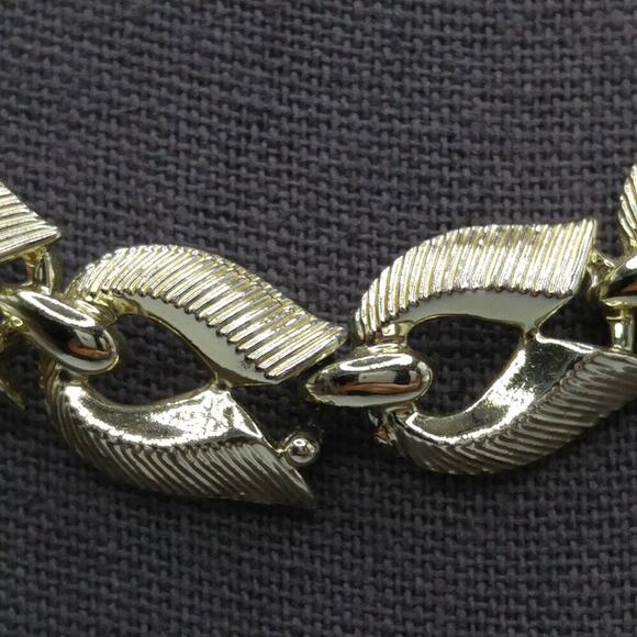 Vintage Gold Tone Necklace, Textured Links, Hook Clasp, 1950s, 16 Inch - Picture 5 of 10